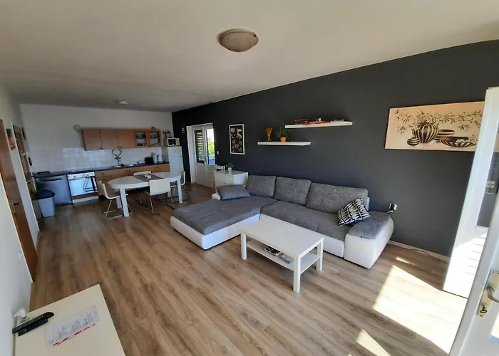 Sea View Nona 茨里克韦尼察